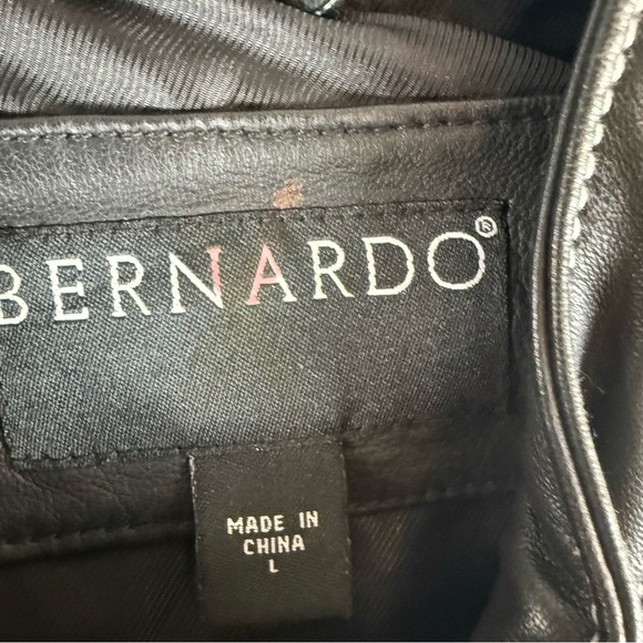 Bernardo Black Genuine Leather Zip up V front Biker Jacket Women's Size:L - Picture 6 of 16
